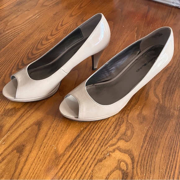 Bandolino Tan Peep Toe Pump 3” Size 8.5 - Picture 2 of 10